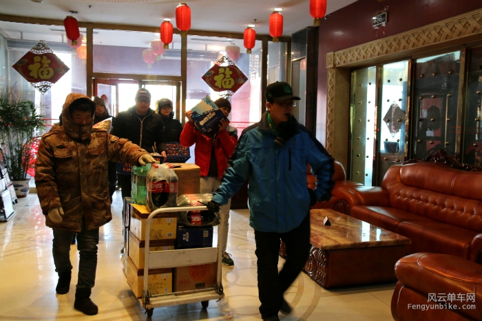 快快！酒水来啦！