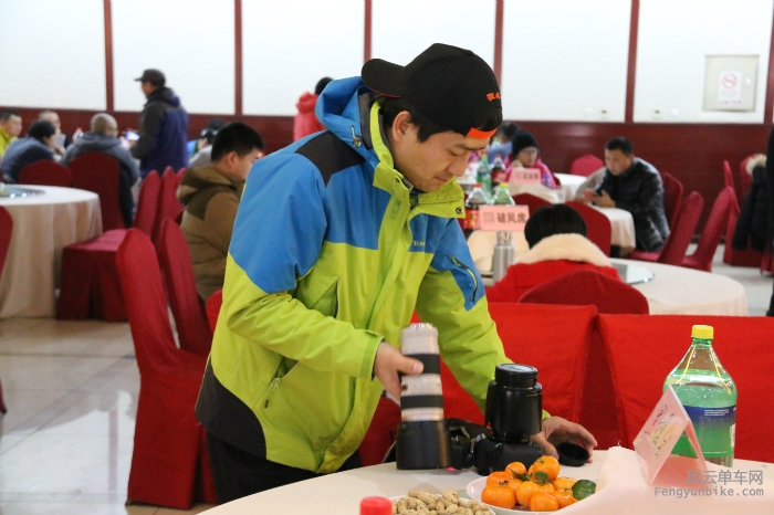 换个镜头继续拍！