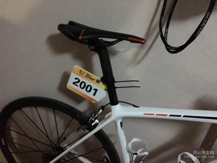 比赛号码的正确绑扎方式