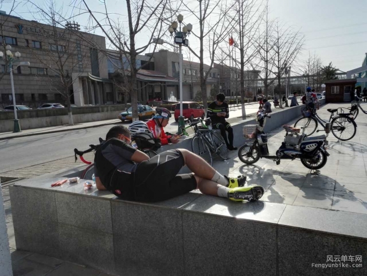 身体在路上，灵魂在手机里