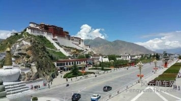 布达拉宫，拉萨的长安街（北京路）