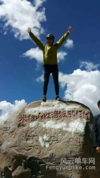 米拉山口：海拔五千一十三，伸手就能摸到天，米拉山口踩脚下，拉萨近在咫尺间。 ... ... ...