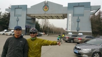 距离邯郸10公里遇上了一位车友范老师，陪我骑行到邯郸