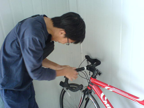 敌特片"谁破坏了我的车"