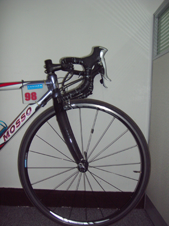 惨痛的教训啊!! 不能把公路当越野车骑!