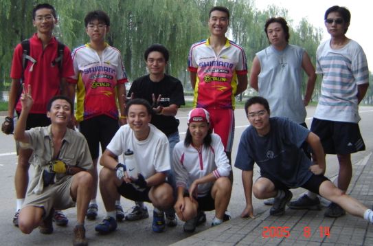 看看这帮人，在干嘛呢？