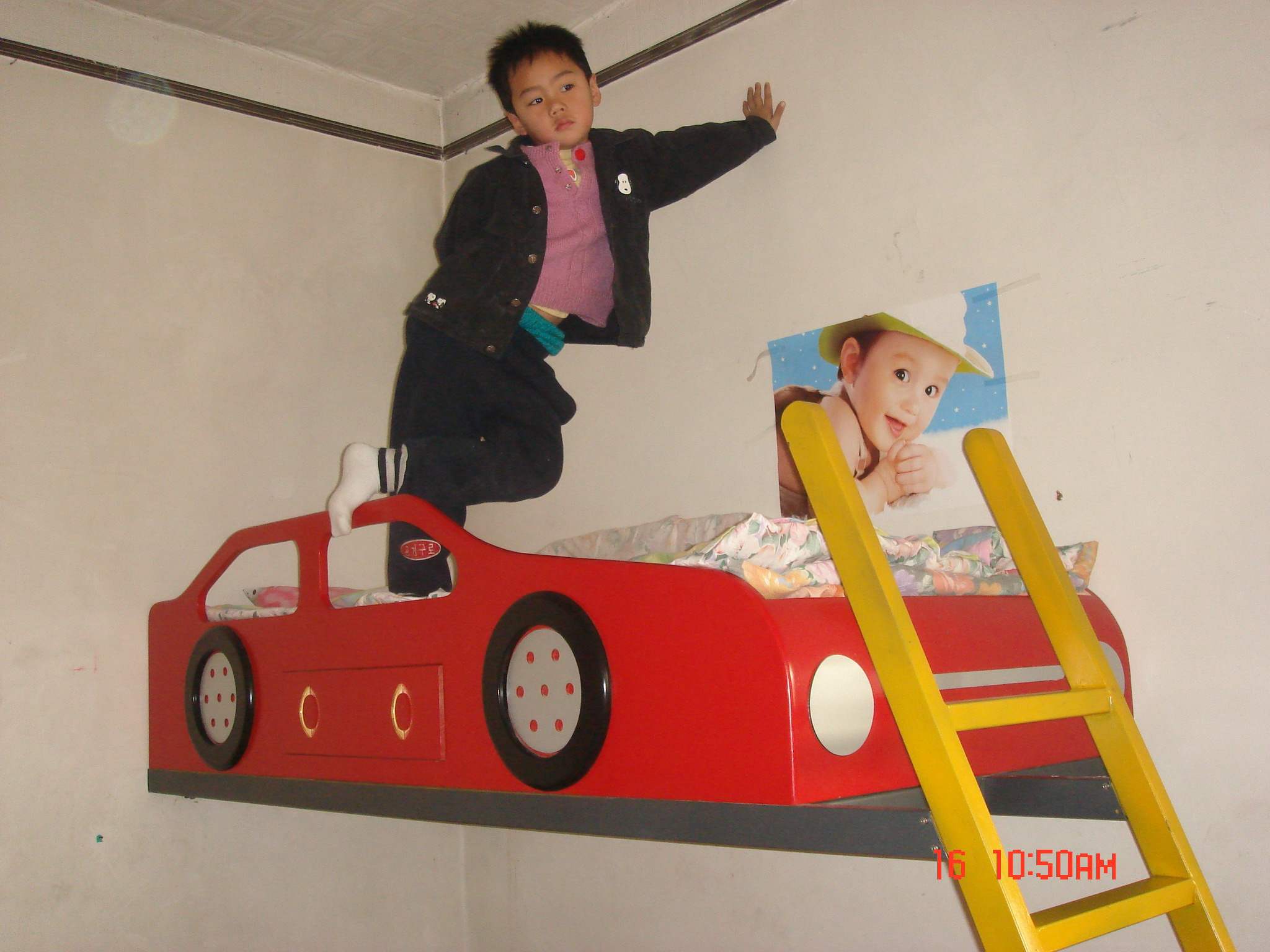 爱孩子，给他DIY一个童床