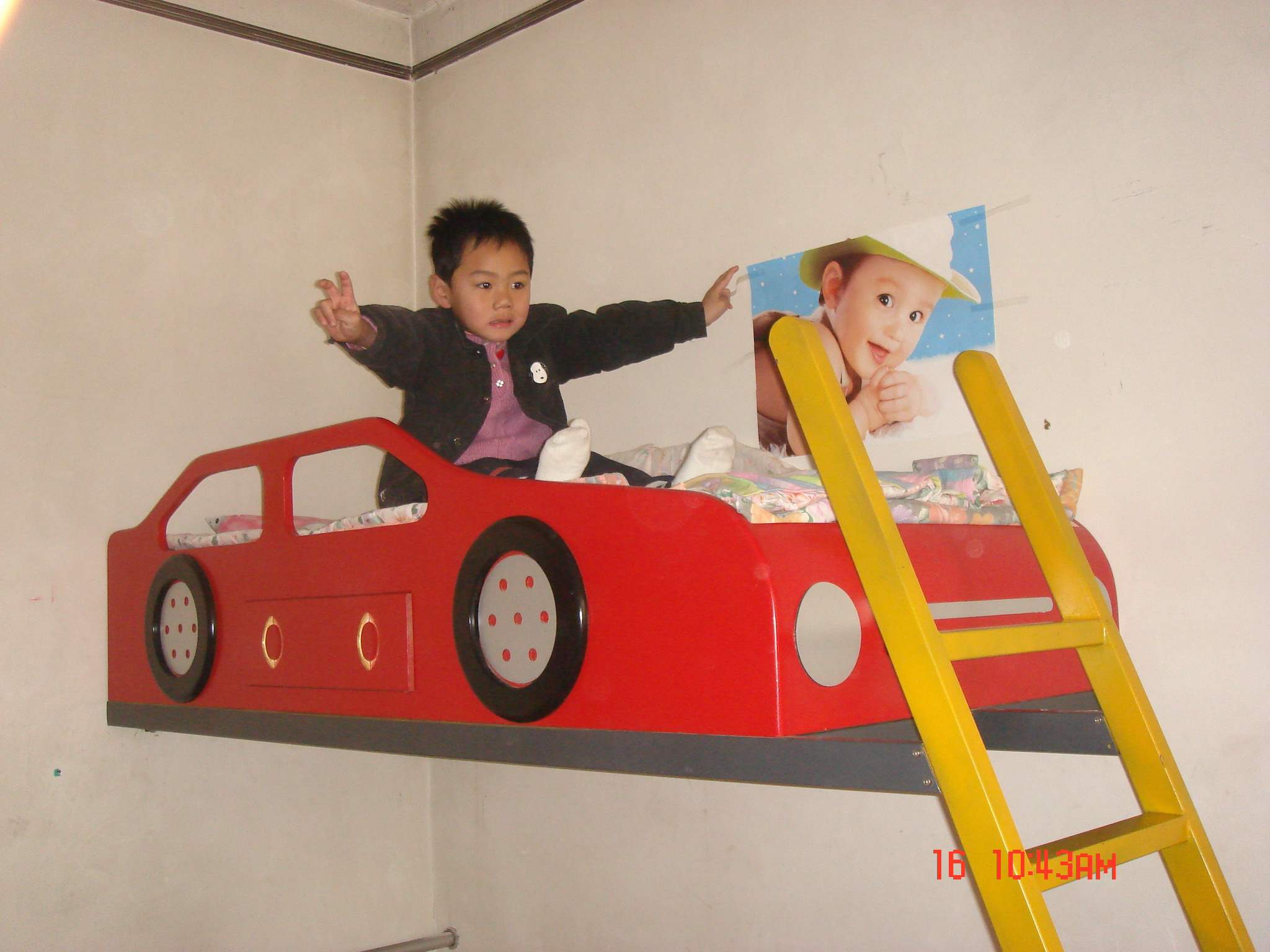 爱孩子，给他DIY一个童床