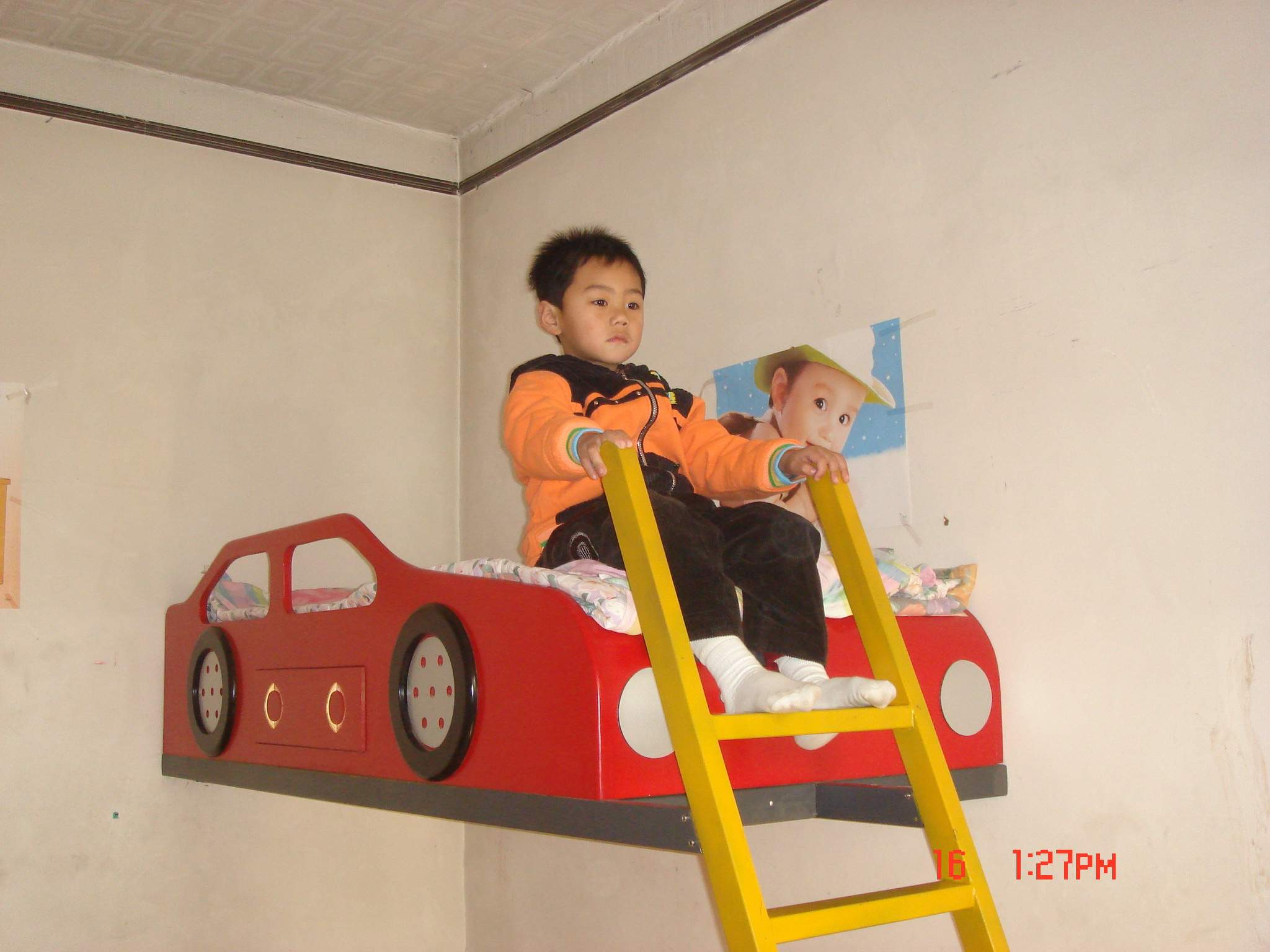 爱孩子，给他DIY一个童床