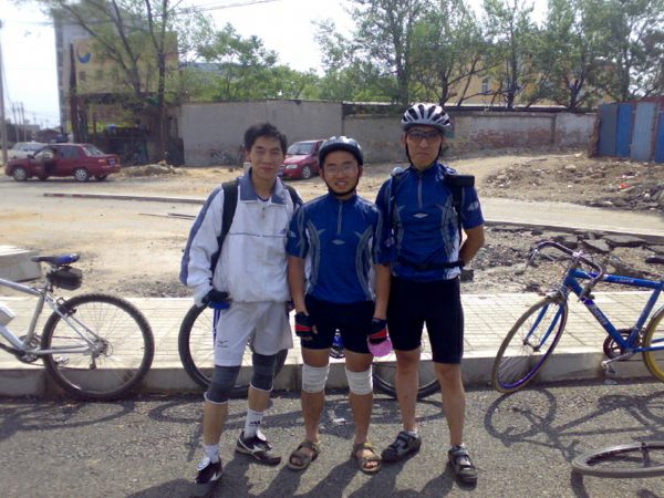 5月7日骑车去八达岭碰到了东方红的2位车友