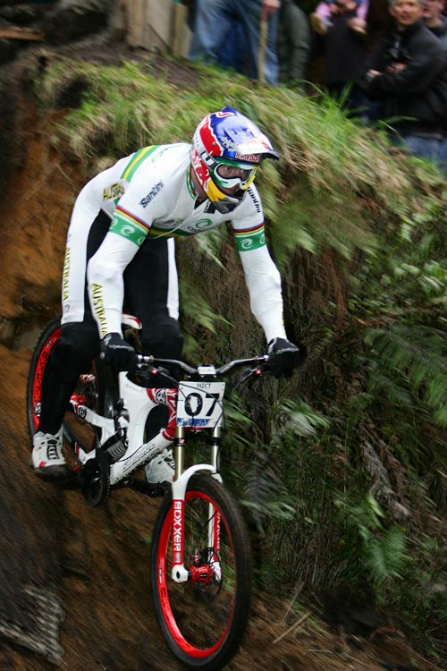 头。。头。。。头盔