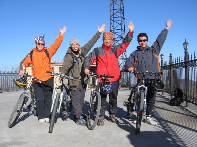 在望京楼上合影