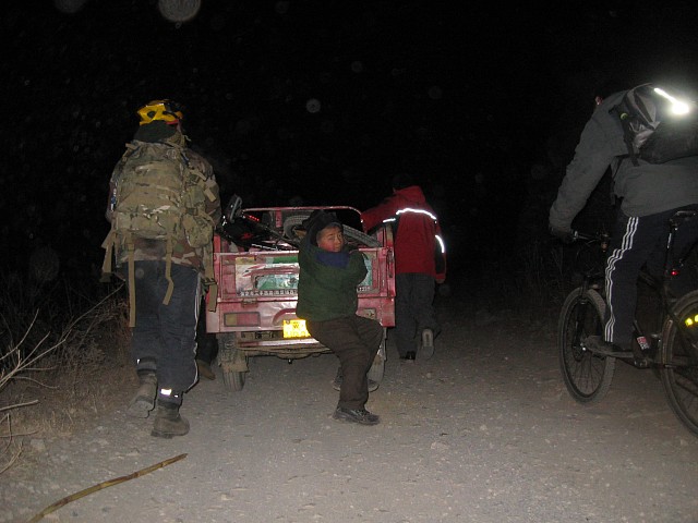 哎什么救援车抛锚