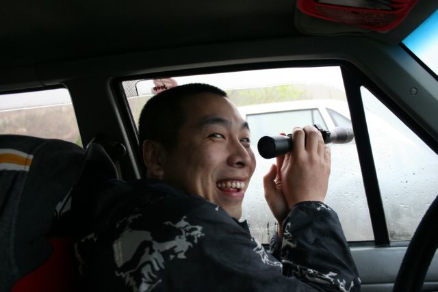 脱完裤衩，抽出猴皮筋，打你们家玻璃！！！