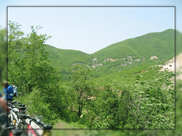 那人那山那车...