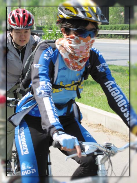 这美女挺厉害的，一直在前面..