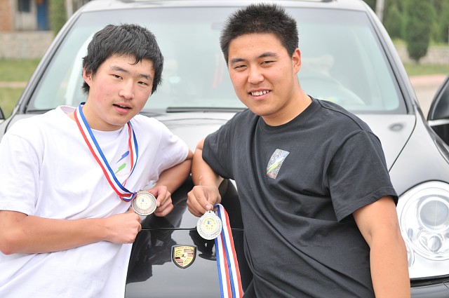 左男子山地季军-右男子坦克亚军