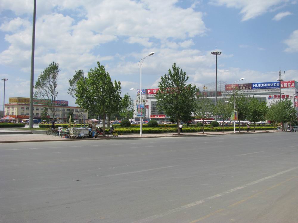 亲戚家就在大楼的后面