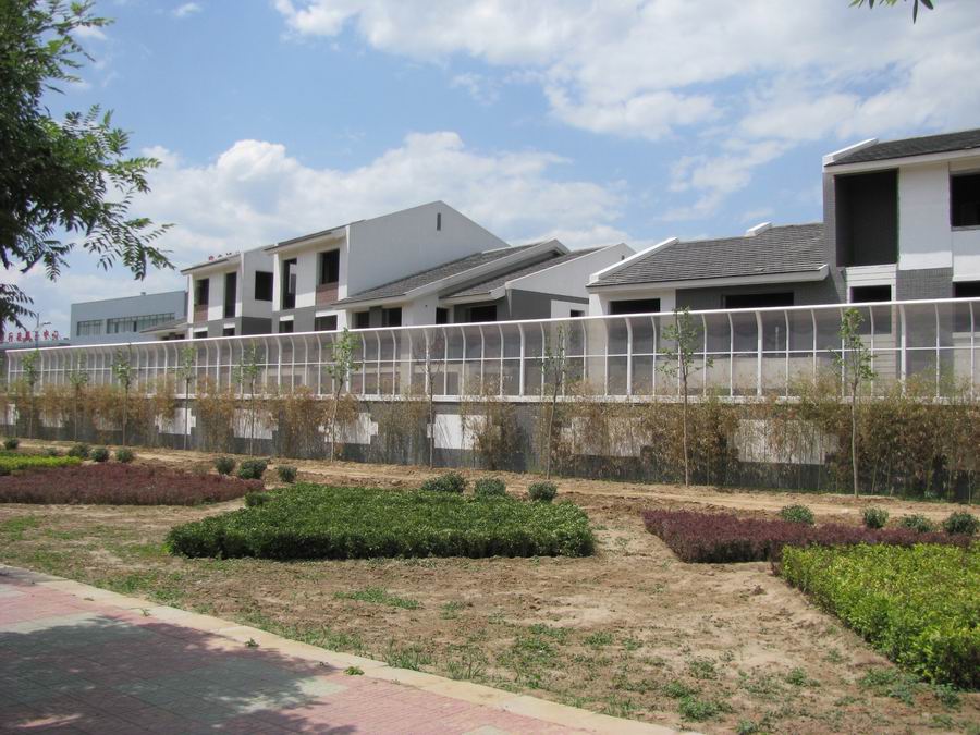 到了涿州开发区，全是小别墅