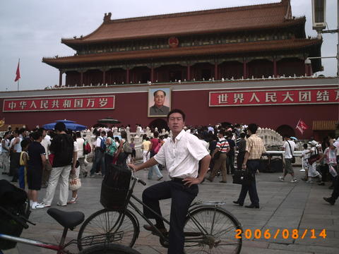 天安门留影  哼哼  我们也骑到北京了