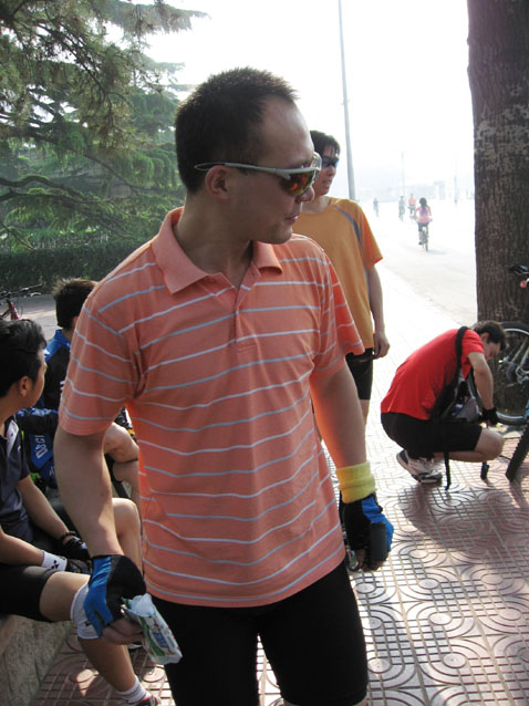 原野。像不像老大？