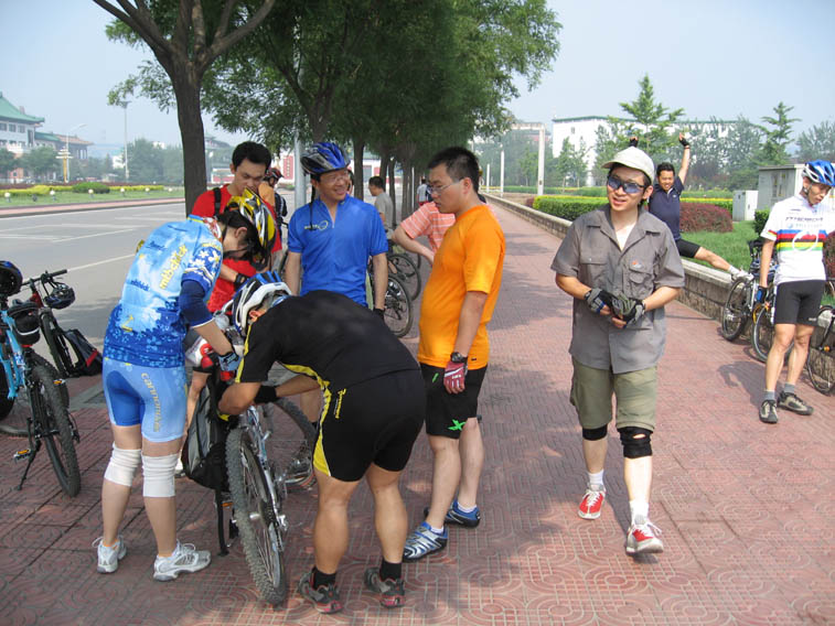 一早八点我们整装待发