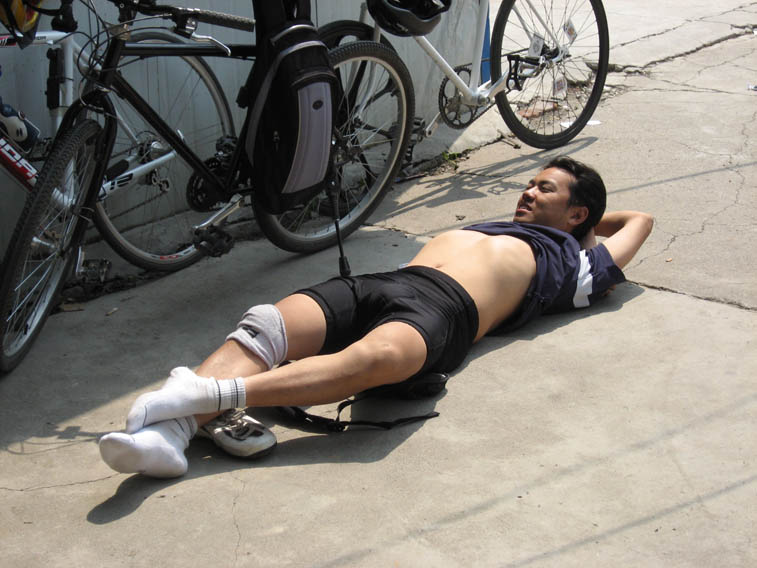 第一批下山的周星星同学，这是他的第二个睡姿