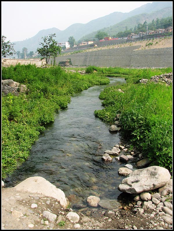 溪水不断.jpg