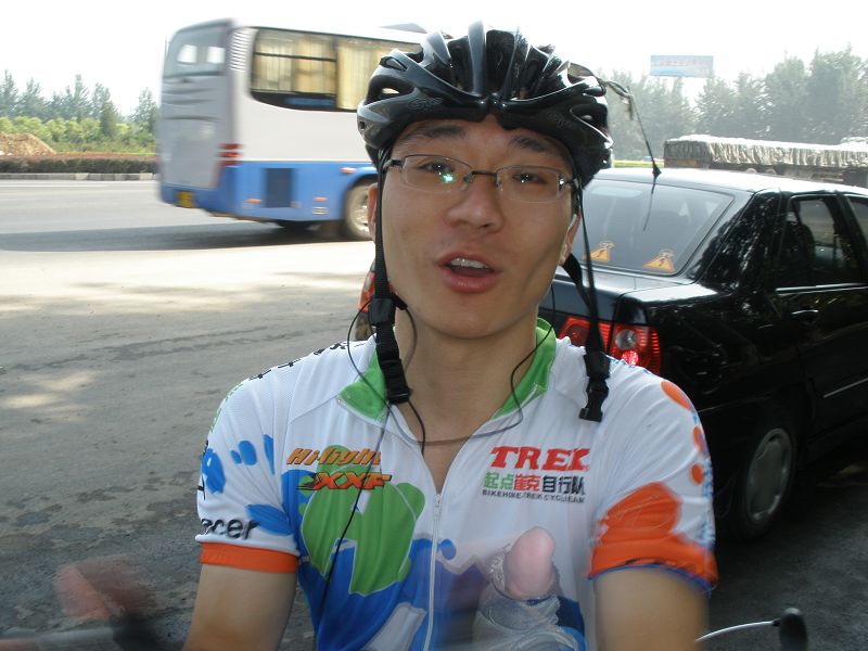 歌儿唱的很投入！！