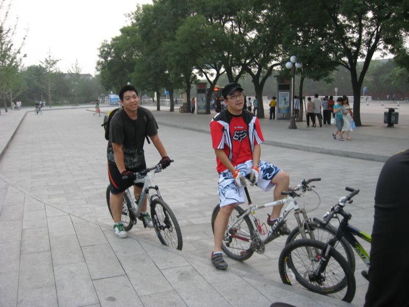 最后集结到的兄弟俩...