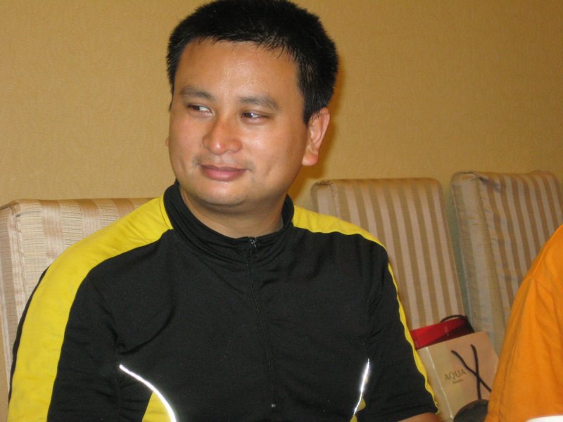 还是豪客帅哈...有点周伯通的味道...