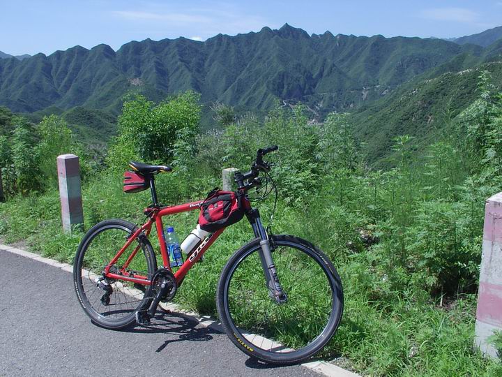 苇甸顶可看到东方红上山道