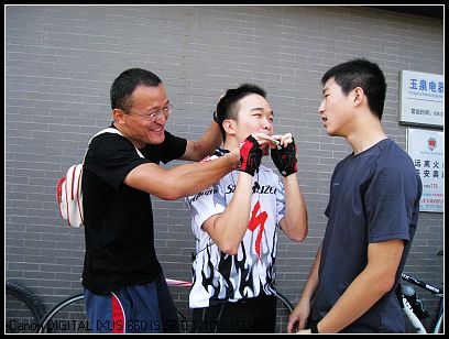 小鬼找兄弟来了