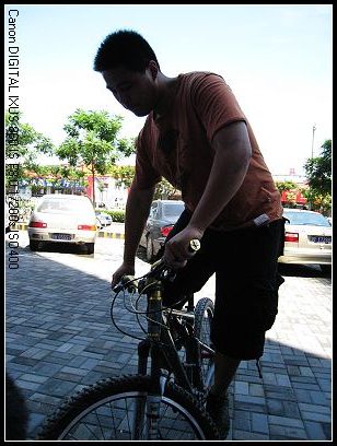 又一个卖艺的来了