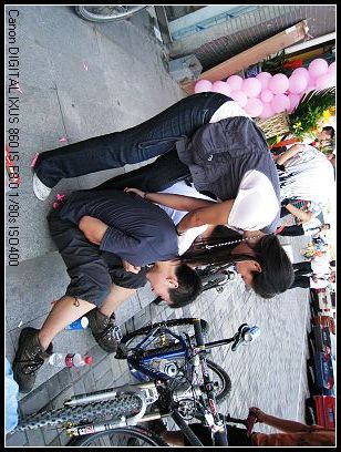 野玫瑰安慰小鬼