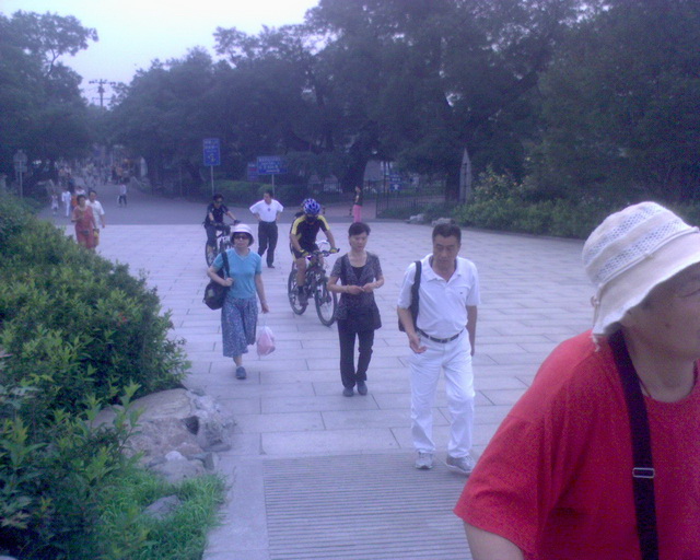 没一会豪客他们就现身了