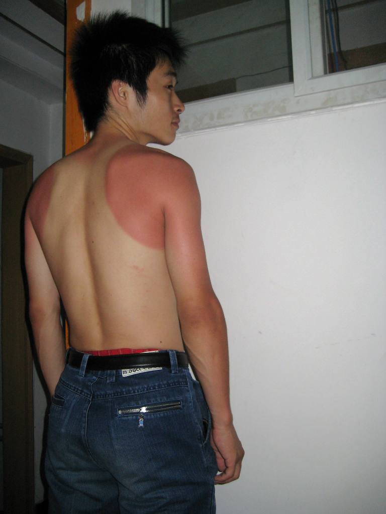 好有型的皮背心~