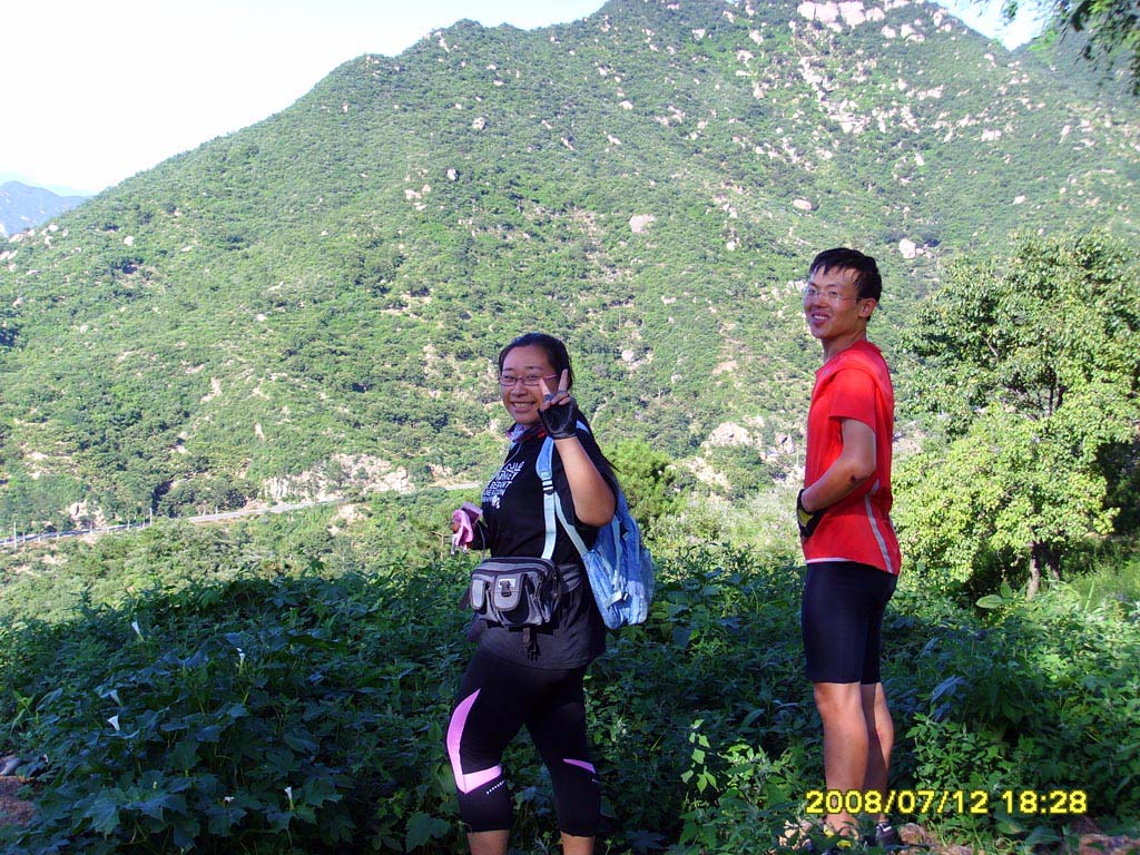 反爬慈悲峪，脸上笑容依然轻松