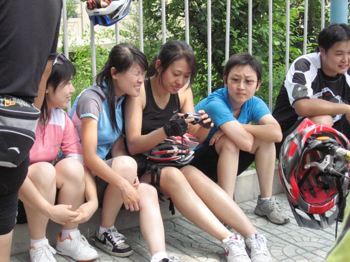 晴天妹妹，你怎么了？看到不该看的了吗？