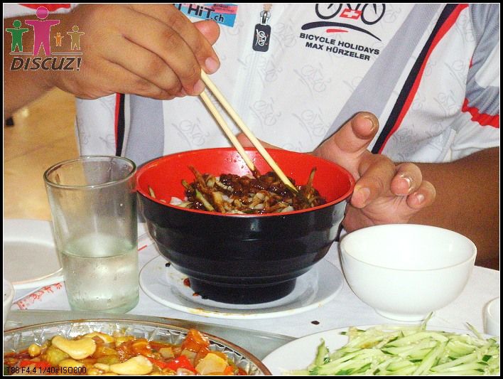 炸酱手擀面，烙饼吃的真急，都没机会拍照