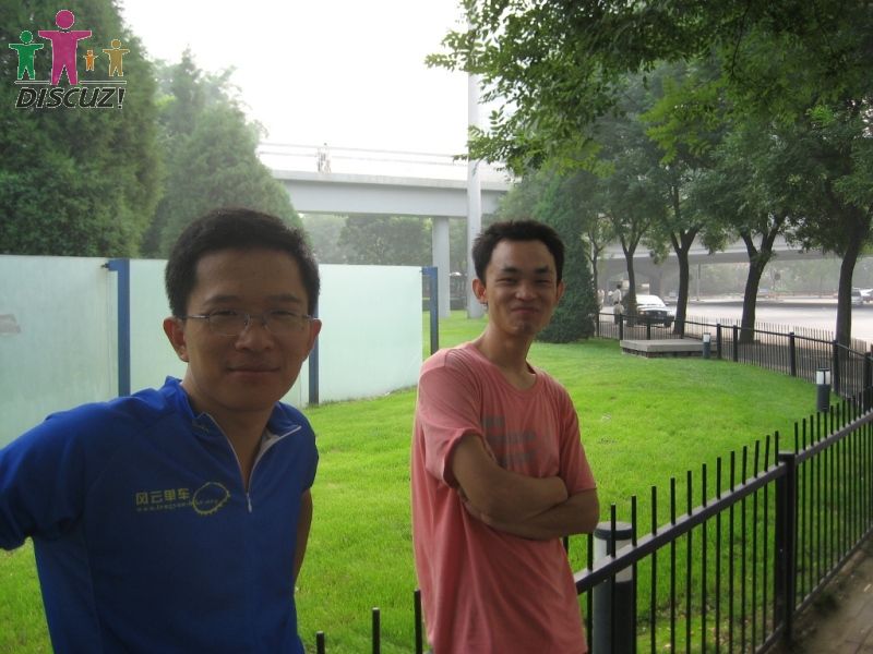 左手（爬这坡还是蛮有经验的）