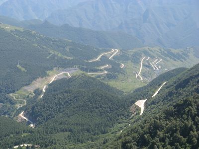 54 还不是山上骑的路.jpg