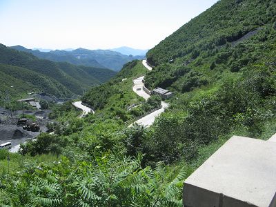 19 上山的路.jpg