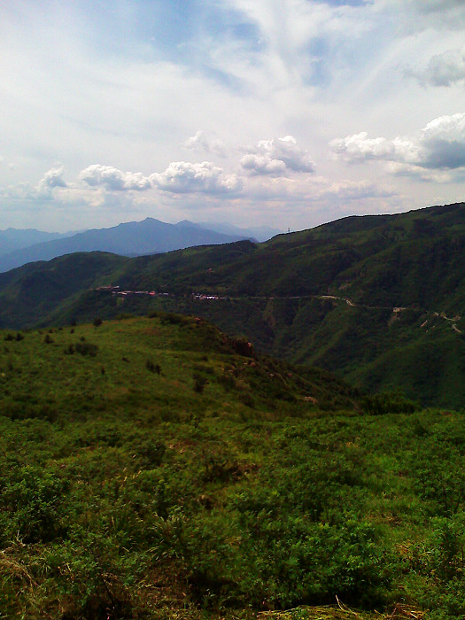 妙峰山停车场,看到他们三个下山我也随之下山了