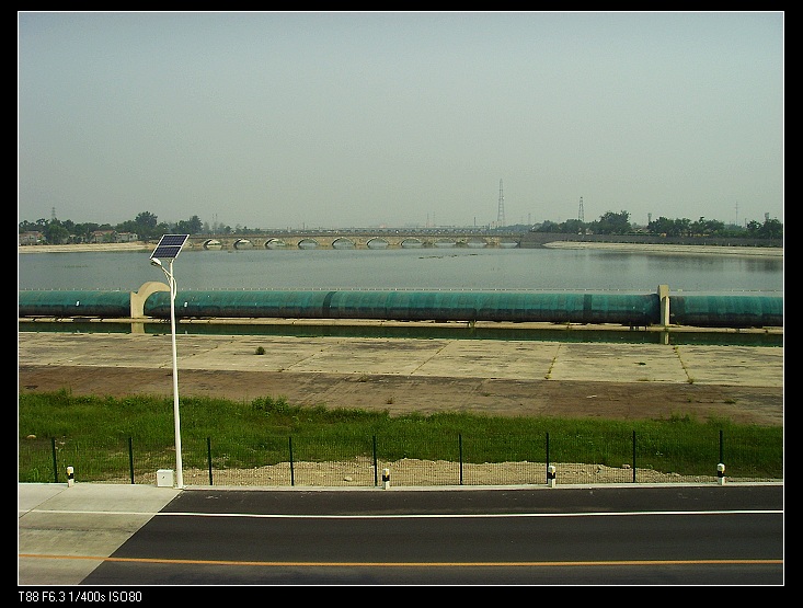 有个游艇在撒欢，可惜没拍到