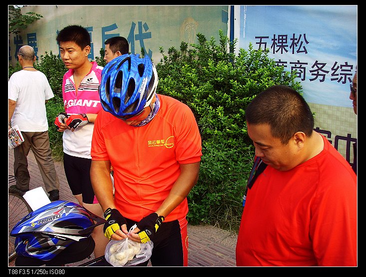 人少，分包子也简单