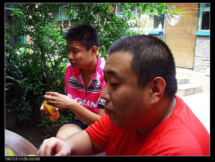 馄饨带自己兄弟在山上先干掉两个菜团子，看着菜无奈了