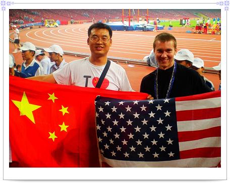 美国小伙子不错，大家都找他合影