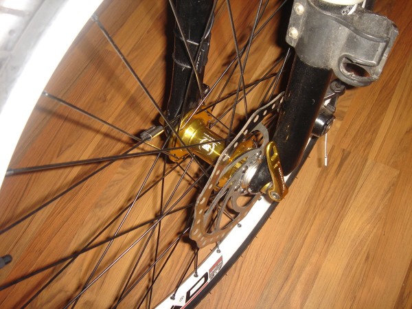 这刹车挺漂亮的 但是..手感......