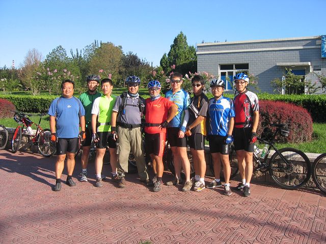 从左往右依次是：江水、硬条、Edwardwx、合金装备、豪客、瑞典森林、王庄主、蟹爪兰、（还有一个不知道ID） ... . ...